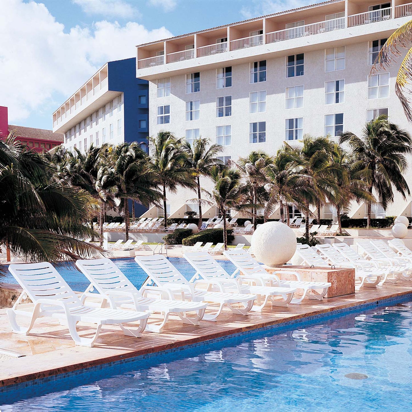 Bahia Chaise Lounge